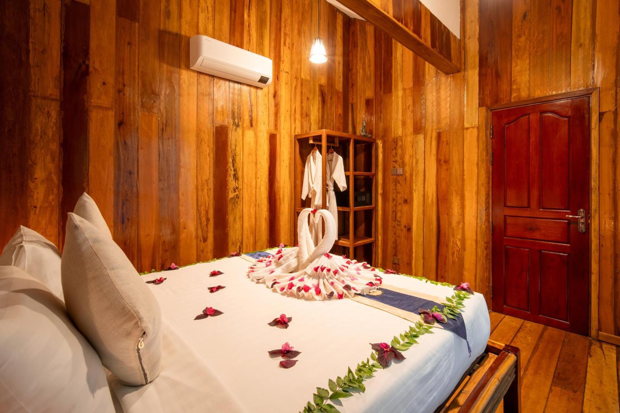 Authentic Khmer Village Resort Siem Reap Exterior foto